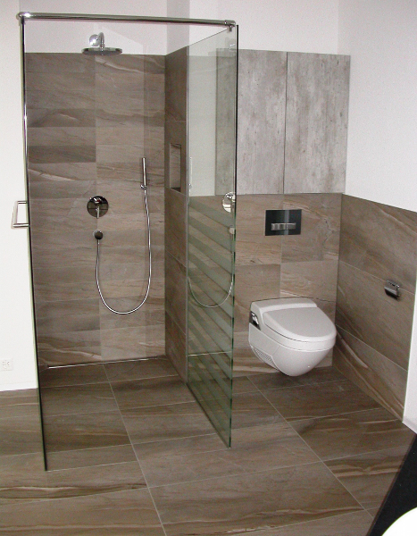Moderne Duschen Bilder : Moderne schwellenlose Dusche mit grossformatigem Feinsteinzeug Moderne Duschen Bilder : Moderne schwellenlose Dusche mit grossformatigem Feinsteinzeug